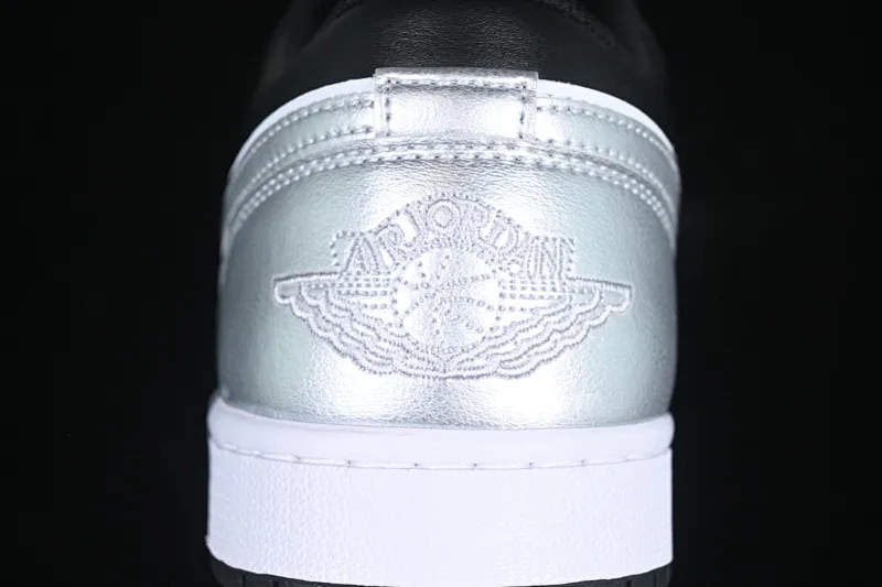 All categories Air Jordan Jordan series basketball shoes Air Jordan 1 Low Air Jordan 1 Low AJ1 Joe 1 black and white silver low-top cultural basketball shoes 553558-131